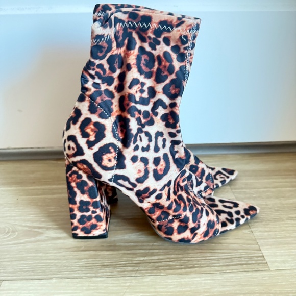 Leopard Print Pointed Toe Heeled Booties – Size 6 – Never Worn - Picture 2 of 4